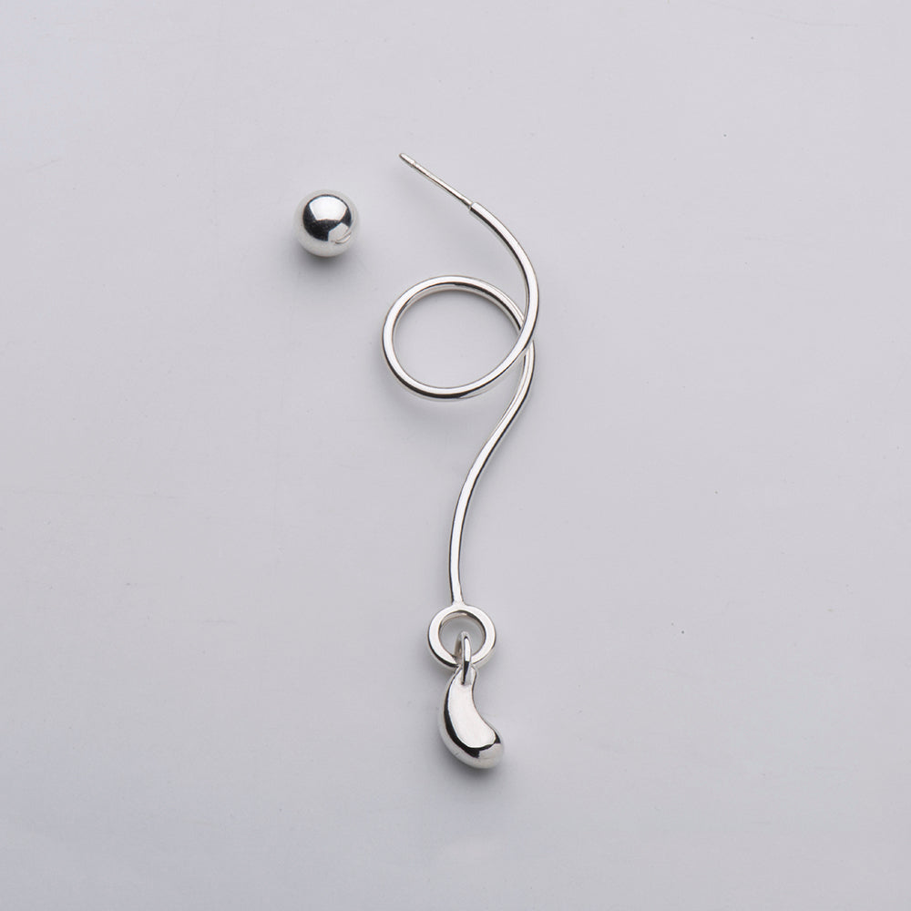 Born from Rock Nut Wave Earring